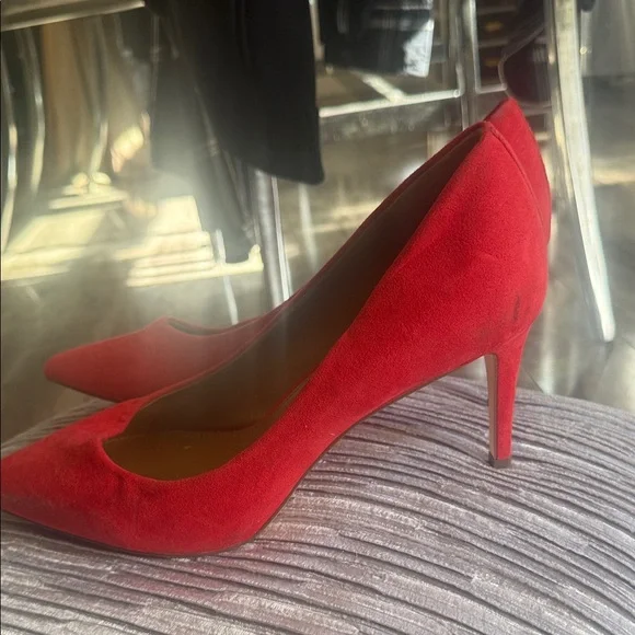 14th & Union Vibrant Red Heels - Picture 2 of 5